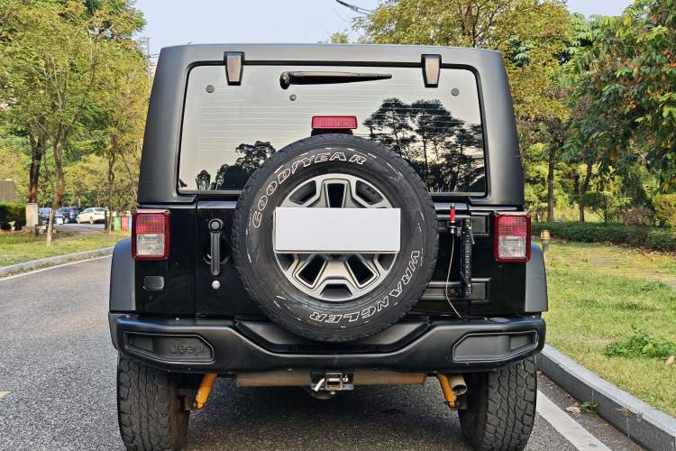 Used Jeep Wrangler 2015 3.6L Rubicon Four-Door Comfort Edition Exterior 5