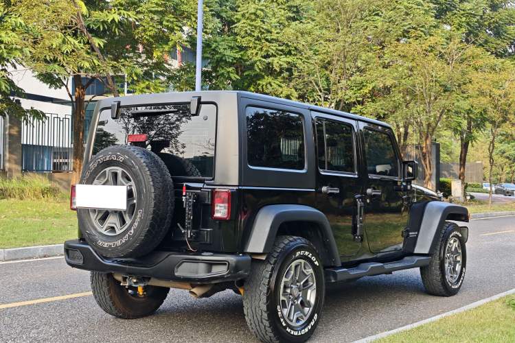 Used Jeep Wrangler 2015 3.6L Rubicon Four-Door Comfort Edition Exterior 7