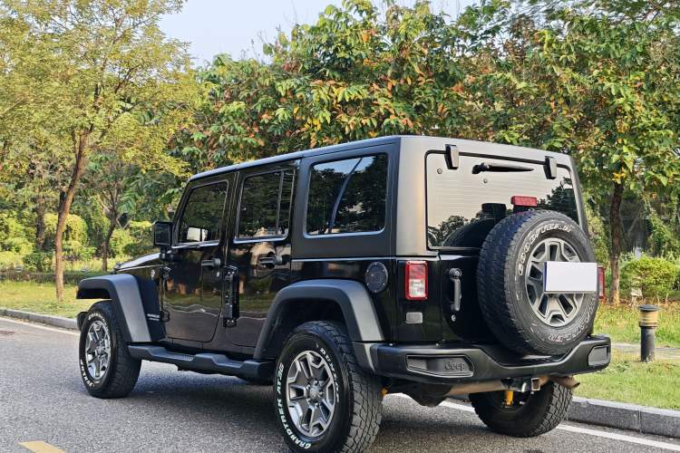 Used Jeep Wrangler 2015 3.6L Rubicon Four-Door Comfort Edition Exterior 8