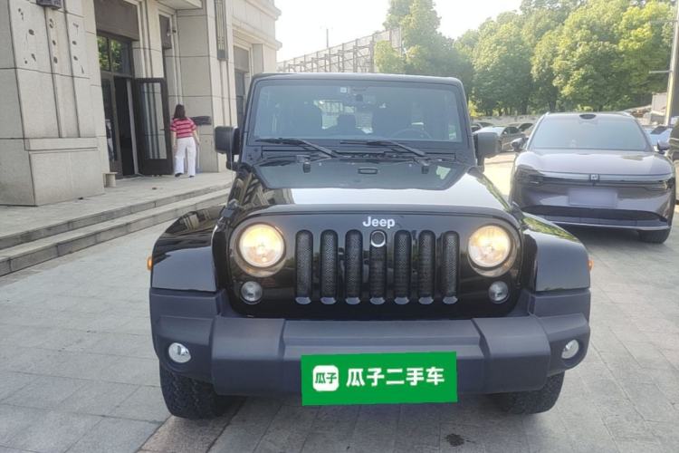 Used Jeep Wrangler 2015 2.8TD Sahara Four-Door Comfort Edition Front