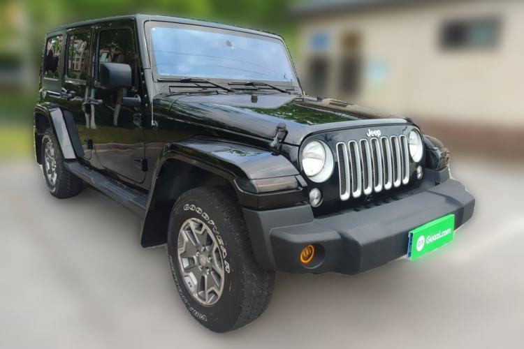 Used Jeep Wrangler 2015 3.0L Sahara Four-Door Comfort Edition Front Right 45 Deg