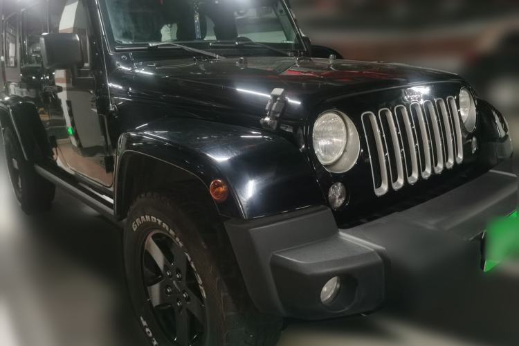 Used Jeep Wrangler 2015 2.8TD Sahara Four-Door Comfort Edition Front Right 45 Deg
