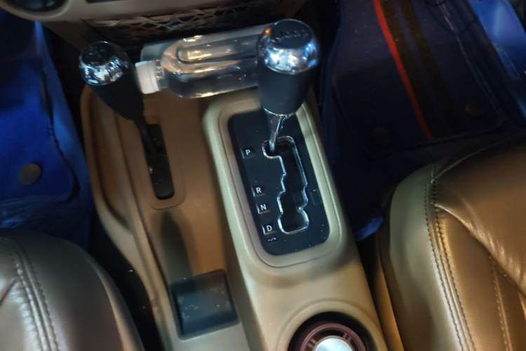 Used Jeep Wrangler 2015 3.0L Sahara Four-Door Comfort Edition Gear Lever