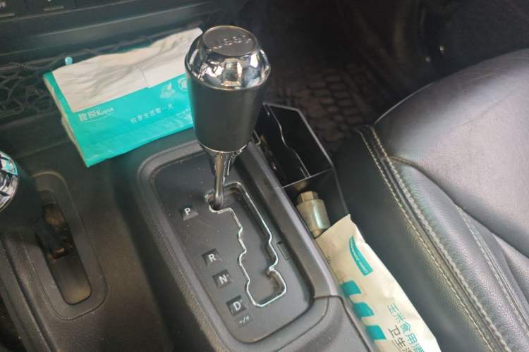 Used Jeep Wrangler 2015 3.0L Sahara Four-Door Comfort Edition Gear Lever