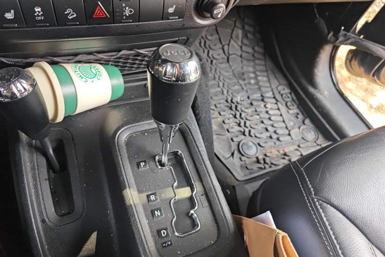 Used Jeep Wrangler 2015 3.0L Sahara Four-Door Comfort Edition Gear Lever