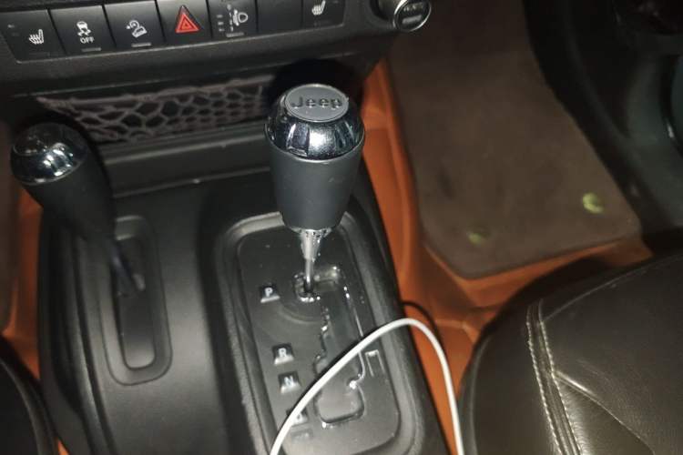 Used Jeep Wrangler 2015 3.6L Rubicon Two-Door Comfort Edition Gear Lever