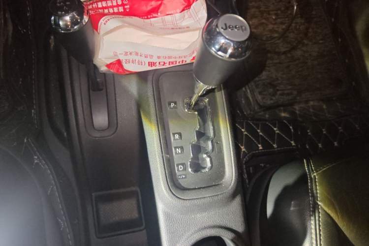 Used Jeep Wrangler 2015 3.6L Rubicon Four-Door Edition Gear Lever