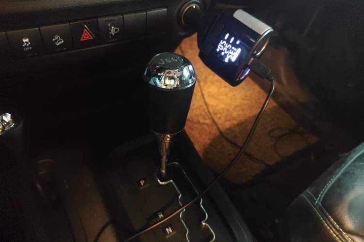 Used Jeep Wrangler 2015 2.8TD Sahara Four-Door Edition Gear Lever