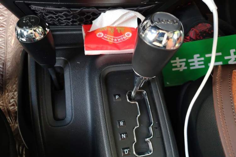 Used Jeep Wrangler 2015 3.0L Sahara Four-Door Comfort Edition Gear Lever