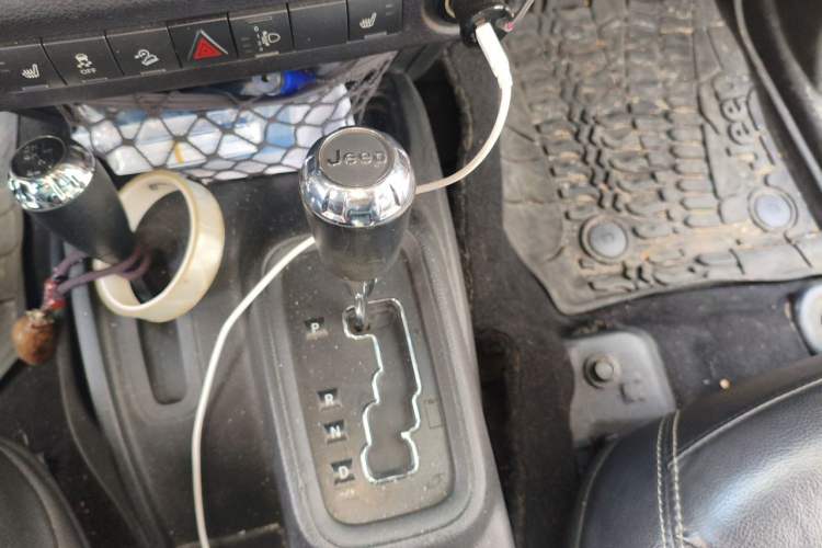 Used Jeep Wrangler 2015 3.0L Sahara Four-Door Comfort Edition Gear Lever