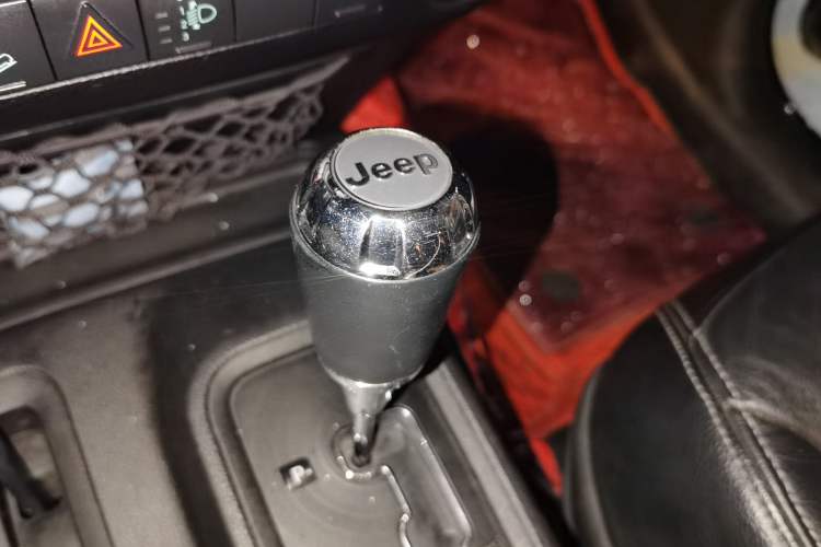 Used Jeep Wrangler 2015 3.0L Sahara Four-Door Edition Gear Lever