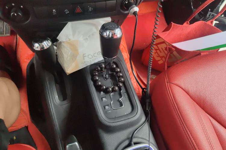 Used Jeep Wrangler 2015 2.8TD Sahara Four-Door Comfort Edition Gear Lever