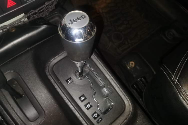Used Jeep Wrangler 2015 2.8TD Sahara Four-Door Comfort Edition Gear Lever