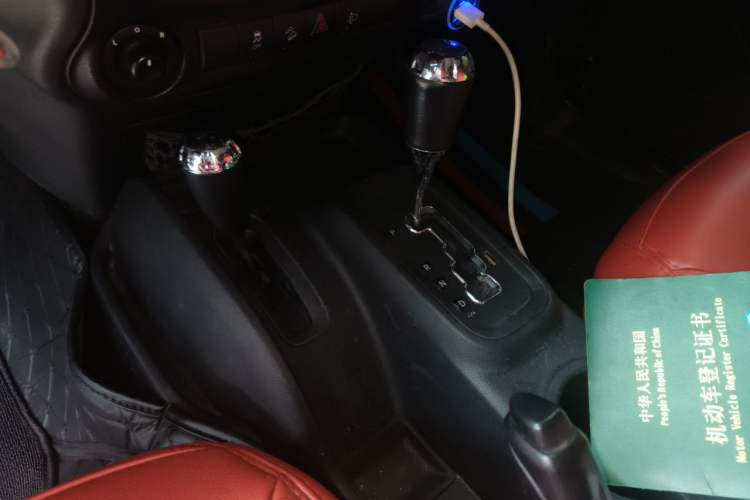 Used Jeep Wrangler 2015 2.8TD Sahara Four-Door Edition Gear Lever