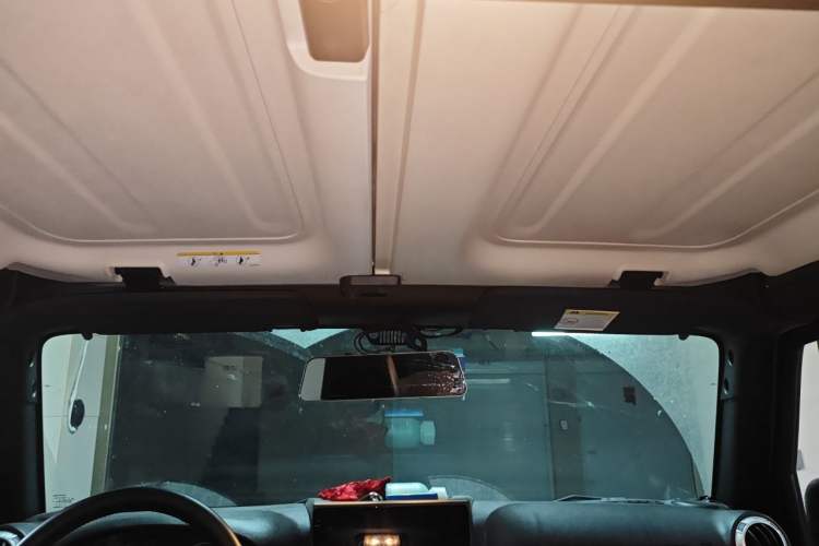 Used Jeep Wrangler 2015 2.8TD Sahara Four-Door Edition Headliner