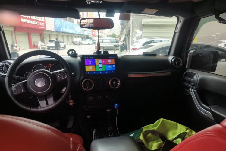 Used Jeep Wrangler 2015 2.8TD Sahara Four-Door Edition Headliner