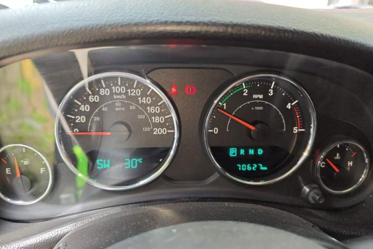 Used Jeep Wrangler 2015 2.8TD Sahara Four-Door Comfort Edition Instrument Cluster