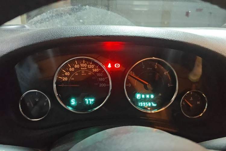 Used Jeep Wrangler 2015 2.8TD Sahara Four-Door Edition Instrument Cluster