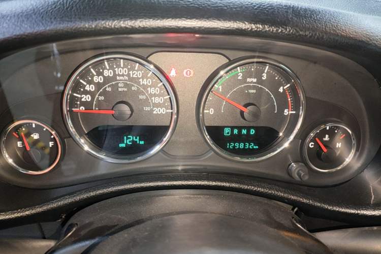 Used Jeep Wrangler 2015 2.8TD Sahara Four-Door Comfort Edition Instrument Cluster