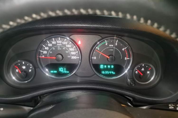 Used Jeep Wrangler 2015 2.8TD Sahara Four-Door Comfort Edition Instrument Cluster