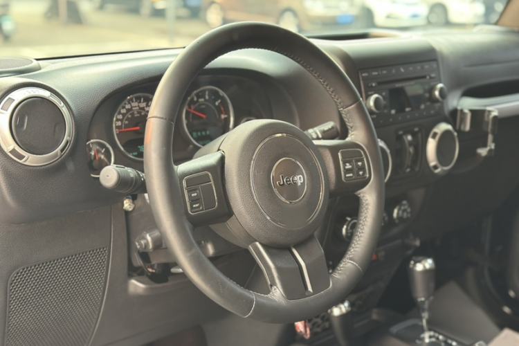 Used Jeep Wrangler 2015 2.8TD Sahara Four-Door Comfort Edition Interior 2