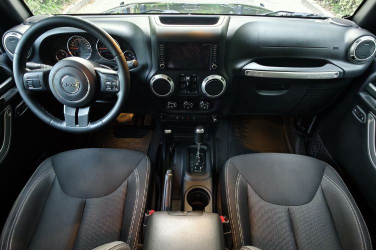 Used Jeep Wrangler 2015 2.8TD Sahara Four-Door Comfort Edition Interior 2