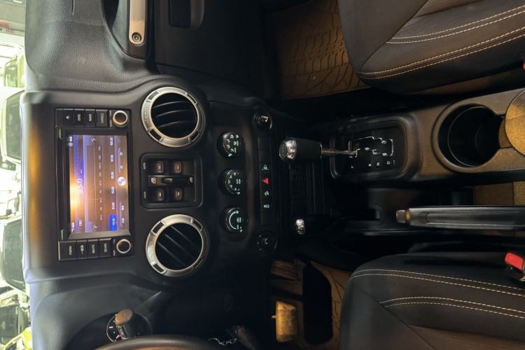 Used Jeep Wrangler 2015 2.8TD Sahara Four-Door Comfort Edition Interior 2
