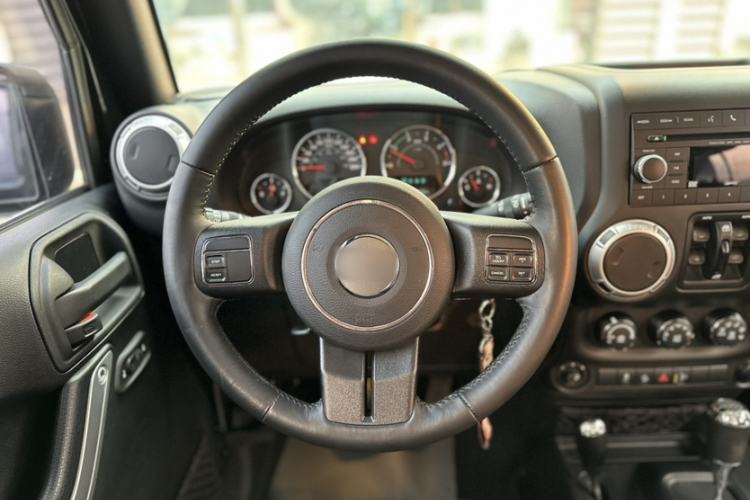 Used Jeep Wrangler 2015 2.8TD Sahara Four-Door Comfort Edition Interior 3