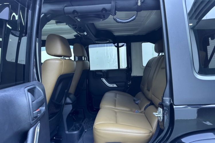 Used Jeep Wrangler 2015 2.8TD Sahara Four-Door Comfort Edition Interior 5