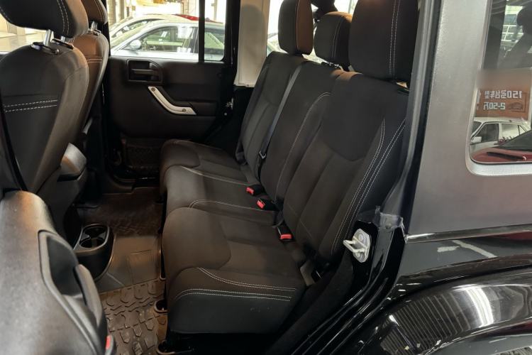 Used Jeep Wrangler 2015 2.8TD Sahara Four-Door Comfort Edition Interior 5