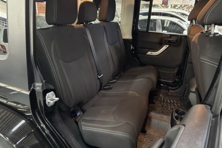 Used Jeep Wrangler 2015 2.8TD Sahara Four-Door Comfort Edition Interior 6
