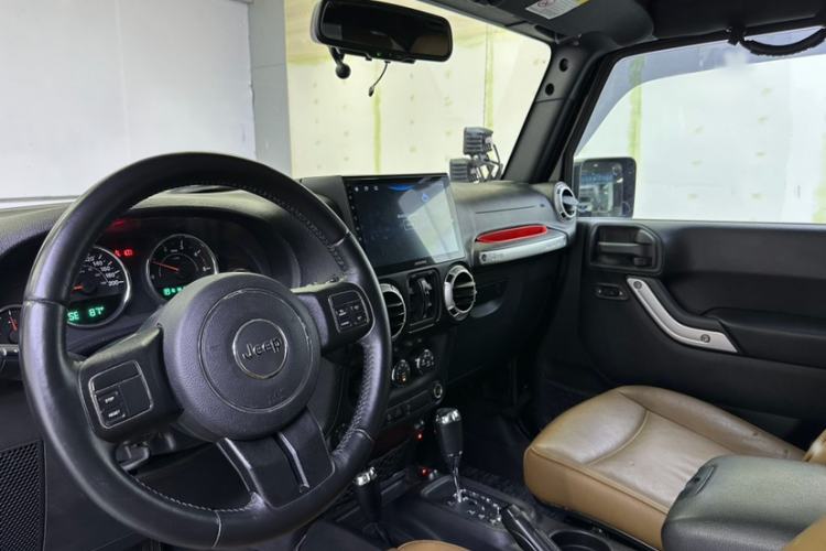 Used Jeep Wrangler 2015 2.8TD Sahara Four-Door Comfort Edition Interior 7