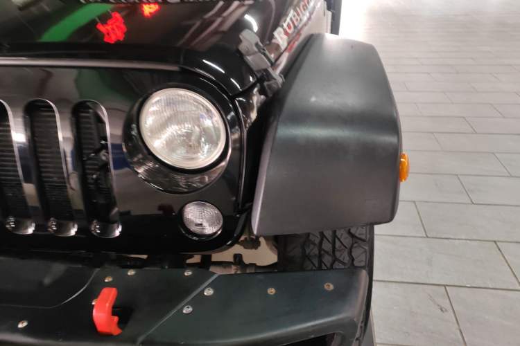 Used Jeep Wrangler 2015 3.6L Rubicon Four-Door Comfort Edition Left Front Headlight