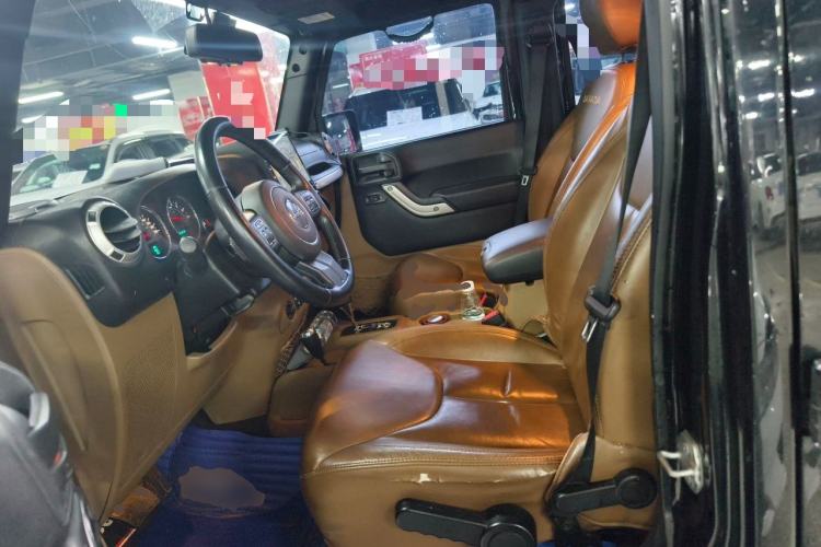 Used Jeep Wrangler 2015 3.0L Sahara Four-Door Comfort Edition Left Front Seat