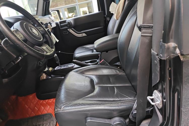 Used Jeep Wrangler 2015 3.6L Rubicon Two-Door Comfort Edition Left Front Seat