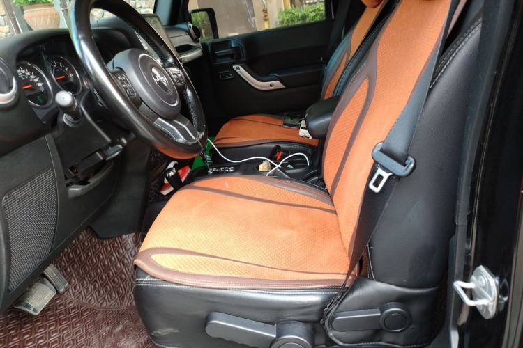 Used Jeep Wrangler 2015 3.0L Sahara Four-Door Comfort Edition Left Front Seat