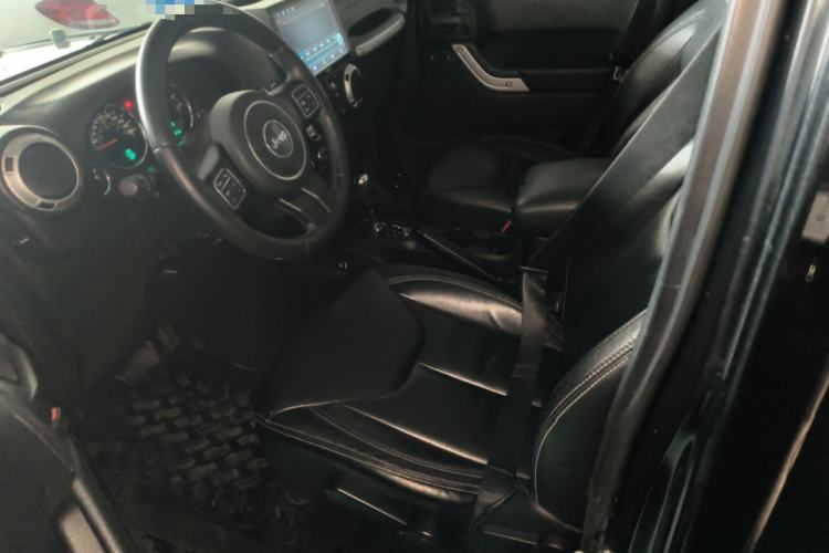 Used Jeep Wrangler 2015 3.0L Sahara Four-Door Comfort Edition Left Front Seat