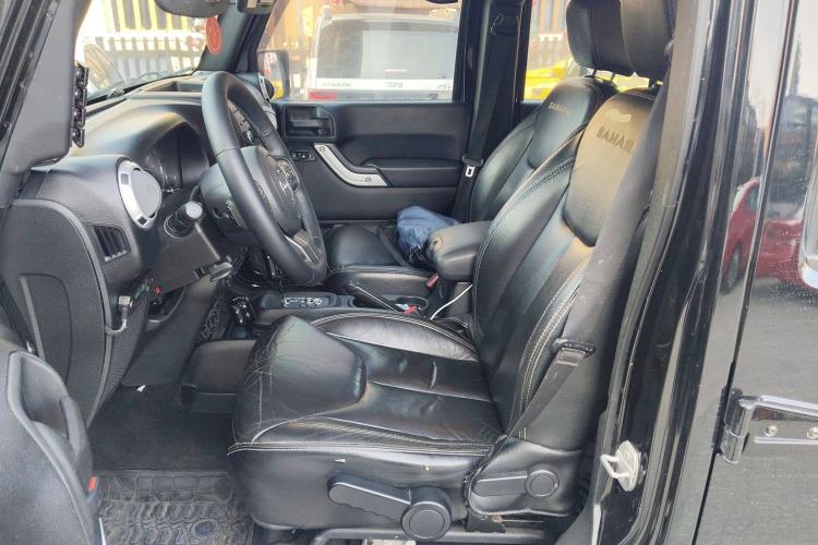 Used Jeep Wrangler 2015 3.0L Sahara Four-Door Comfort Edition Left Front Seat