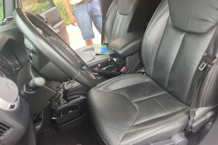 Used Jeep Wrangler 2015 3.0L Sahara Four-Door Comfort Edition Left Front Seat