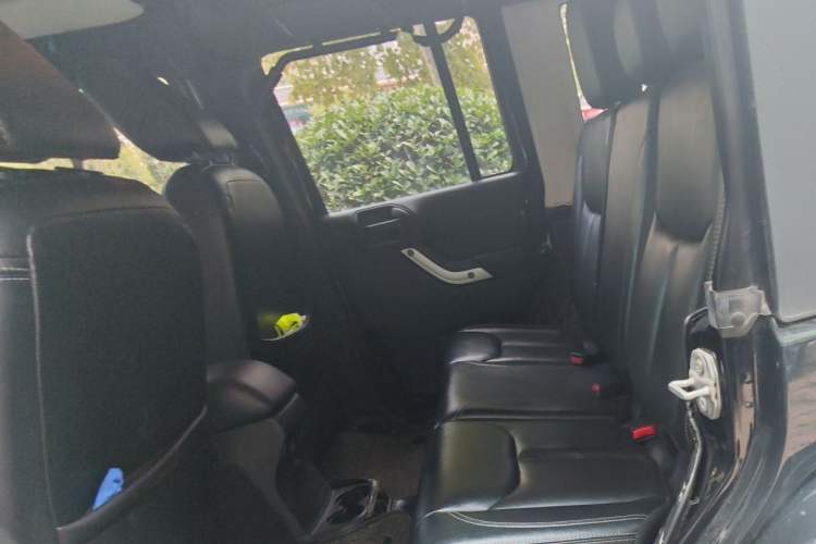 Used Jeep Wrangler 2015 3.0L Sahara Four-Door Comfort Edition Left Rear Seat