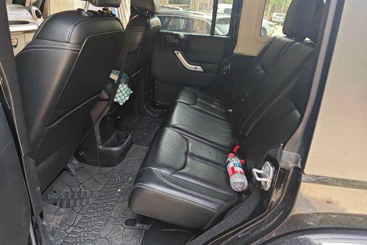Used Jeep Wrangler 2015 3.0L Sahara Four-Door Comfort Edition Left Rear Seat