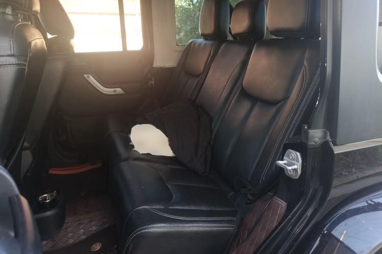 Used Jeep Wrangler 2015 3.0L Sahara Four-Door Edition Left Rear Seat
