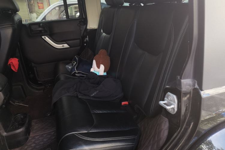 Used Jeep Wrangler 2015 3.0L Sahara Four-Door Edition Left Rear Seat