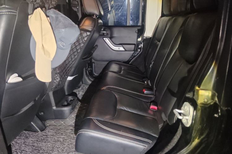 Used Jeep Wrangler 2015 3.6L Rubicon Four-Door Edition Left Rear Seat