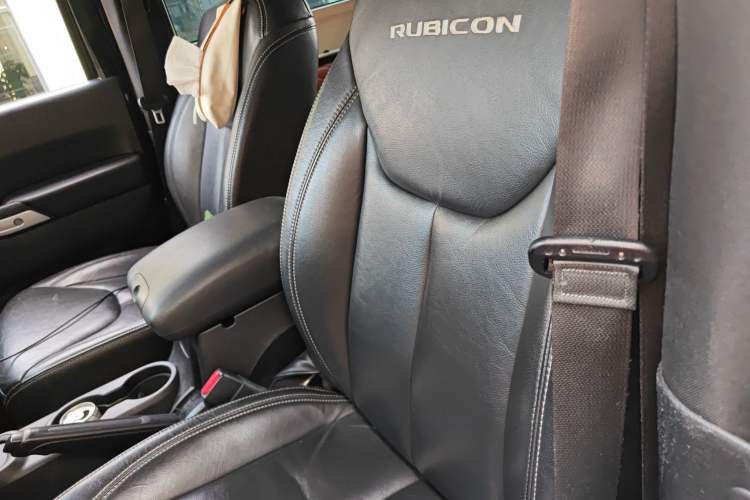 Used Jeep Wrangler 2015 3.6L Rubicon Two-Door Comfort Edition Left Rear Seat