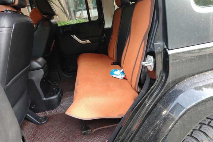 Used Jeep Wrangler 2015 3.0L Sahara Four-Door Comfort Edition Left Rear Seat