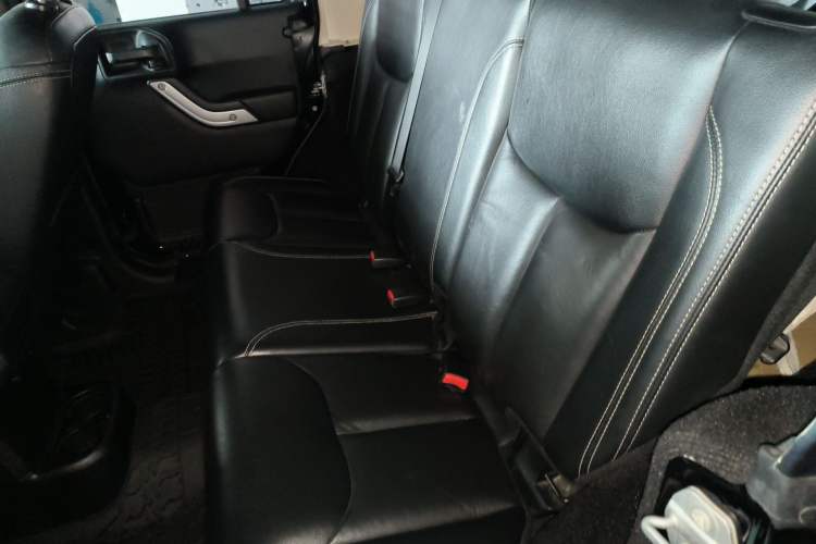 Used Jeep Wrangler 2015 3.0L Sahara Four-Door Comfort Edition Left Rear Seat