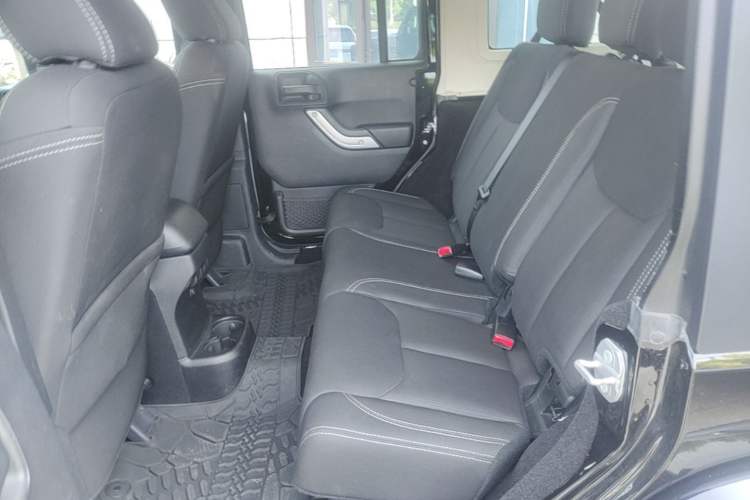 Used Jeep Wrangler 2015 2.8TD Sahara Four-Door Comfort Edition Left Rear Seat