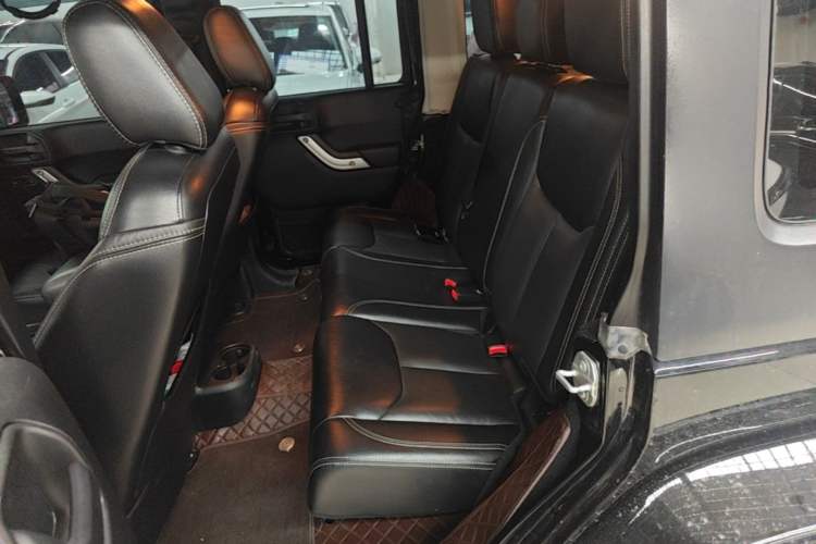 Used Jeep Wrangler 2015 3.0L Sahara Four-Door Comfort Edition Left Rear Seat