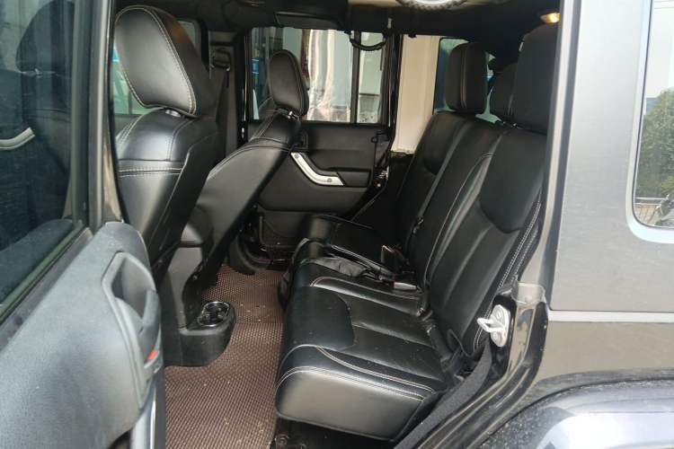 Used Jeep Wrangler 2015 3.0L Sahara Four-Door Comfort Edition Left Rear Seat